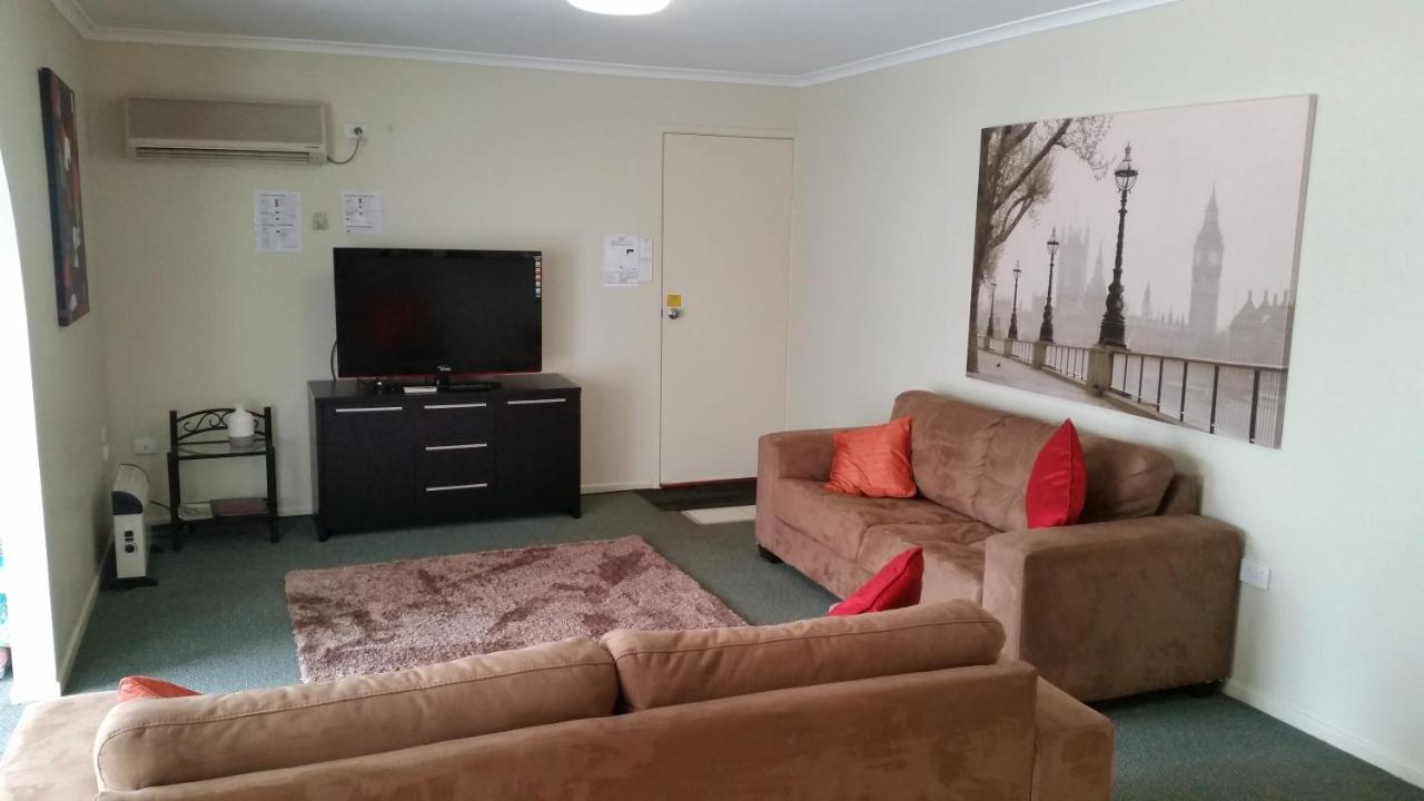 Large Two-Bedroom Apartment - Upstairs