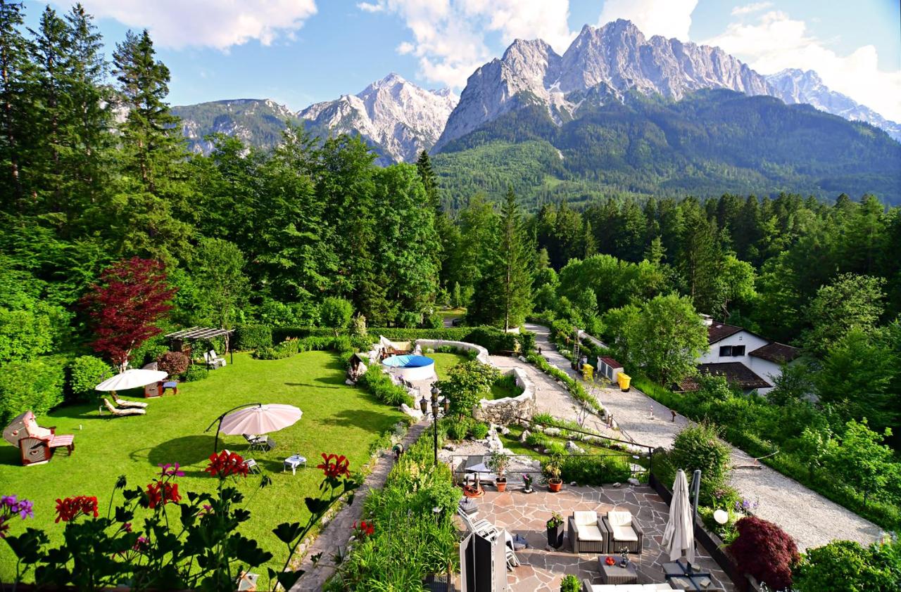 Suite with Mountain View