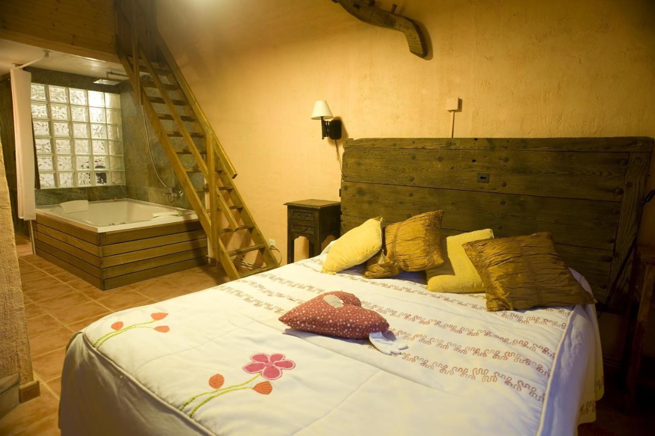 One-Bedroom Cottage with Hot Tub