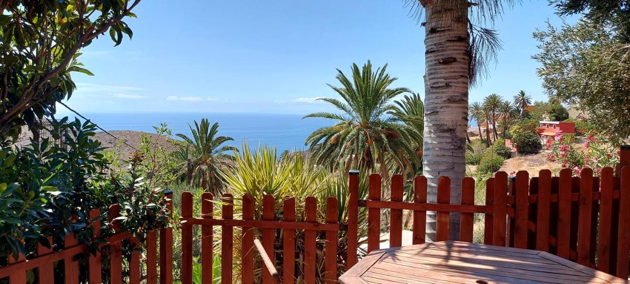 Cabaña Los Palmeros, vista al mar y la montaña - B&B Alojera