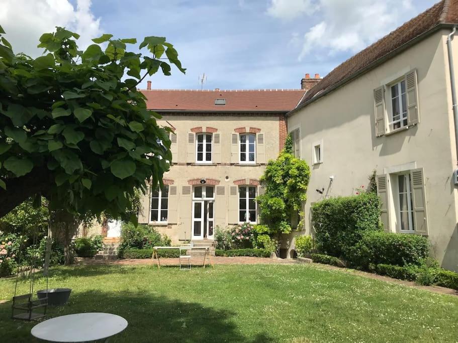 B&B Nogent-sur-Seine - Agréable maison avec jardin - Bed and Breakfast Nogent-sur-Seine