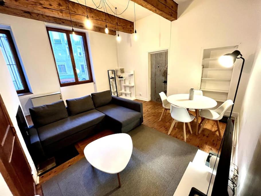 B&B Grenoble - Grenoble Hypercentre - Appartement vieille ville - Wifi - Bed and Breakfast Grenoble