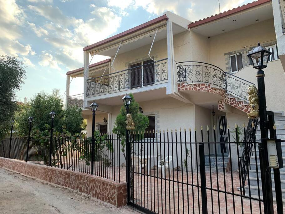Apartment near the Beach Paradise Mikra Mantinia - B&B Arkhondikón