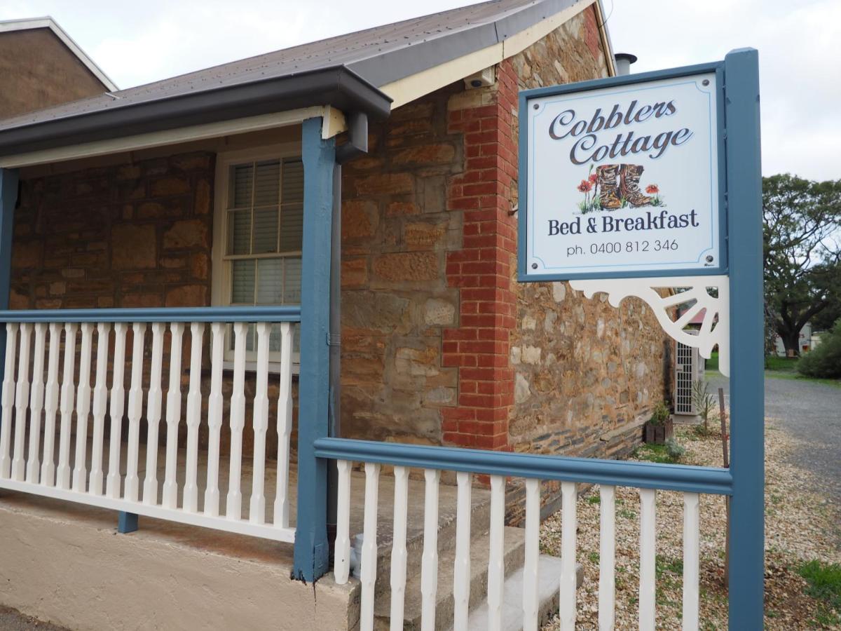 B&B Willunga - Cobblers Cottage B&B - Bed and Breakfast Willunga