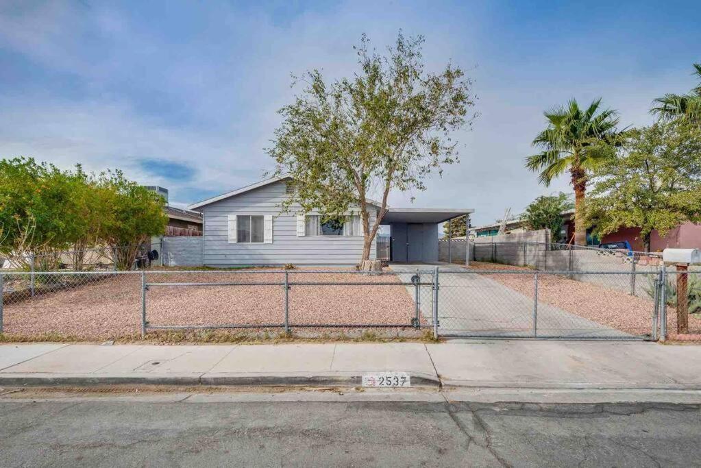 Cozy home! 16 Min away from strip and fremont - Chambres d’hôtes Las Vegas