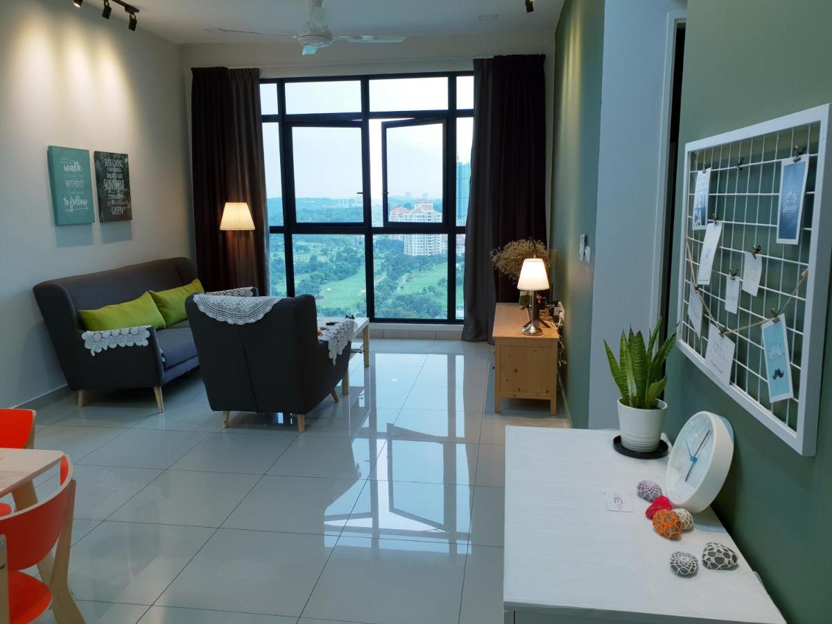 B&B Putrajaya - Alpine Conezion Golf View Netflix at IOI City Mall - Bed and Breakfast Putrajaya