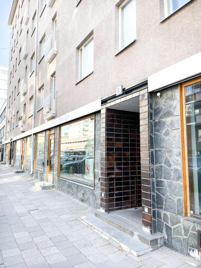 Studio-Joki - Valoisa asunto keskustassa - B&B