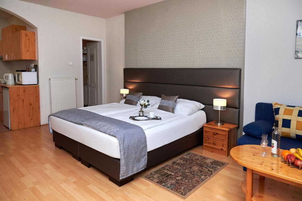 One-Bedroom Apartment with Terrace