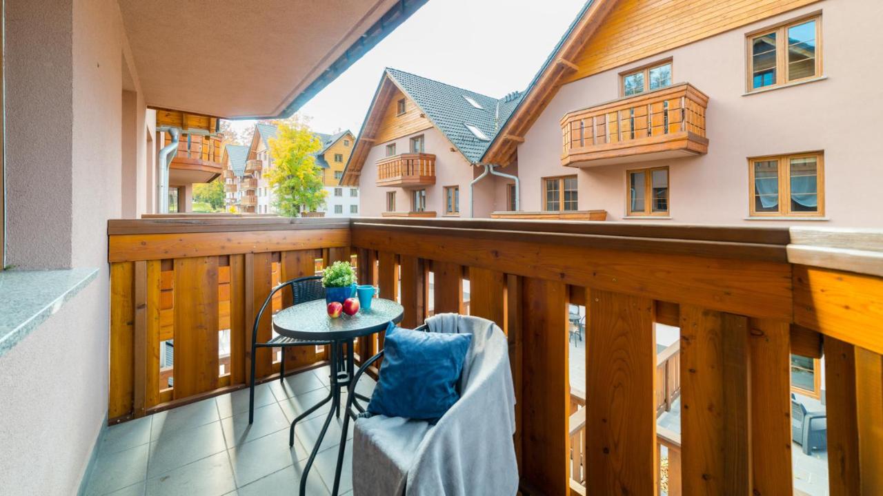Apartament Szept Lasu - z prywatnym parkingiem - Space Apart - Chambres d'hôtes Karpacz