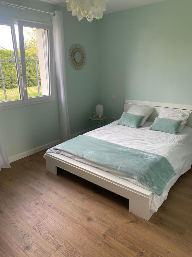 Chambre moderne 24h du Mans 10 min du circuit SDB privative - B&B