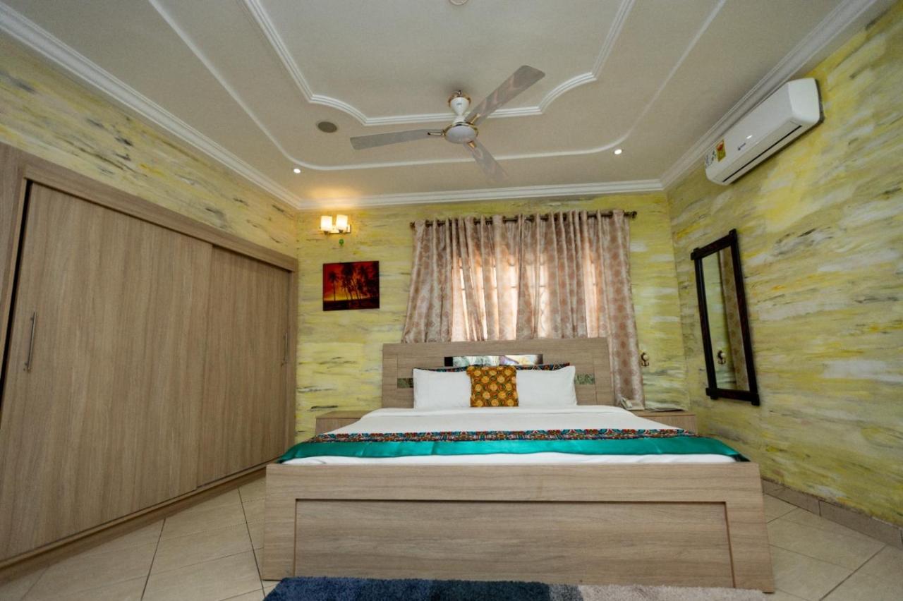 Queen Room with Pool View