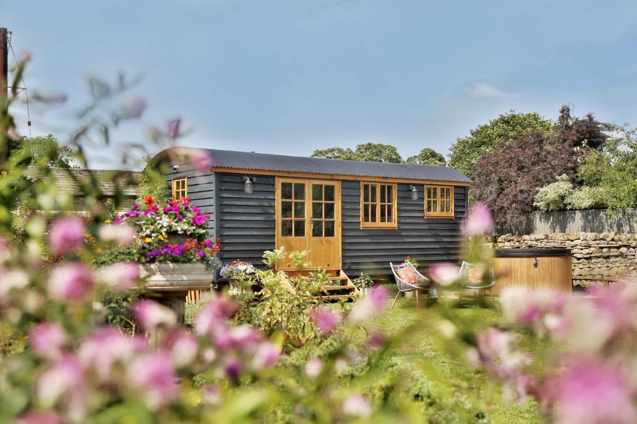 FLORA Luxury Retreat, Private Garden, Views & Hot Tub - Bed and Breakfast
