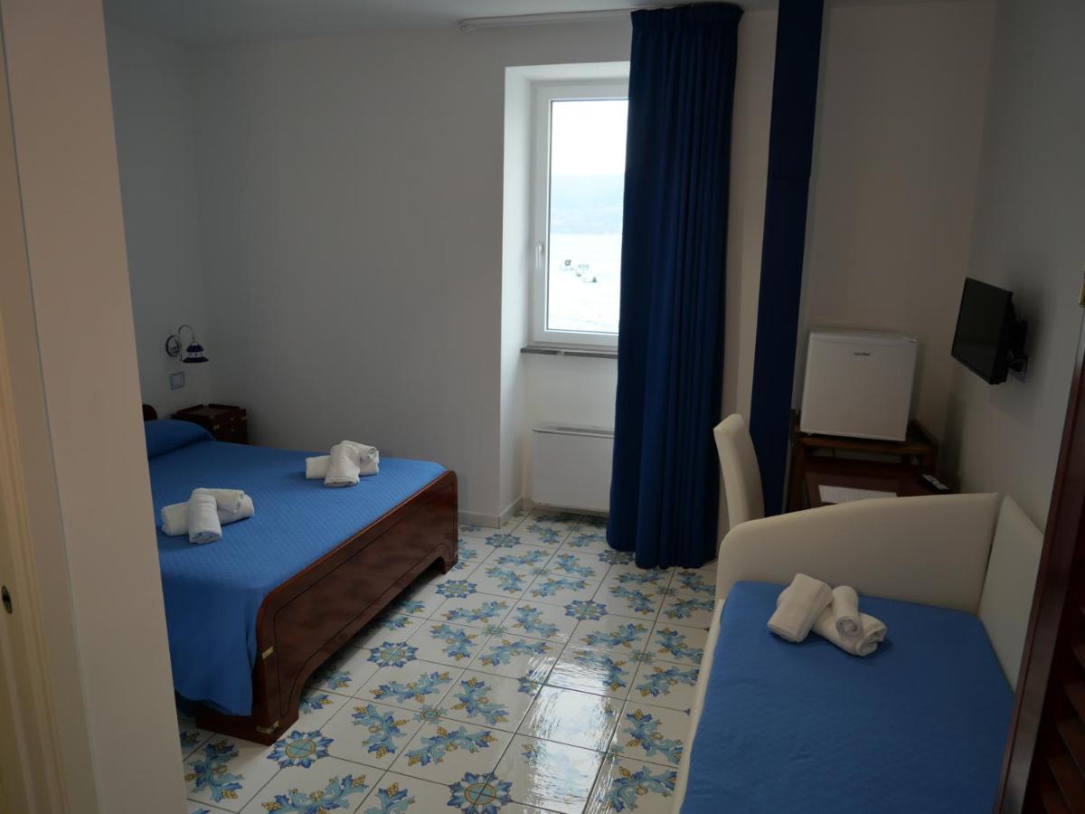 Double or Twin Room with Sea View