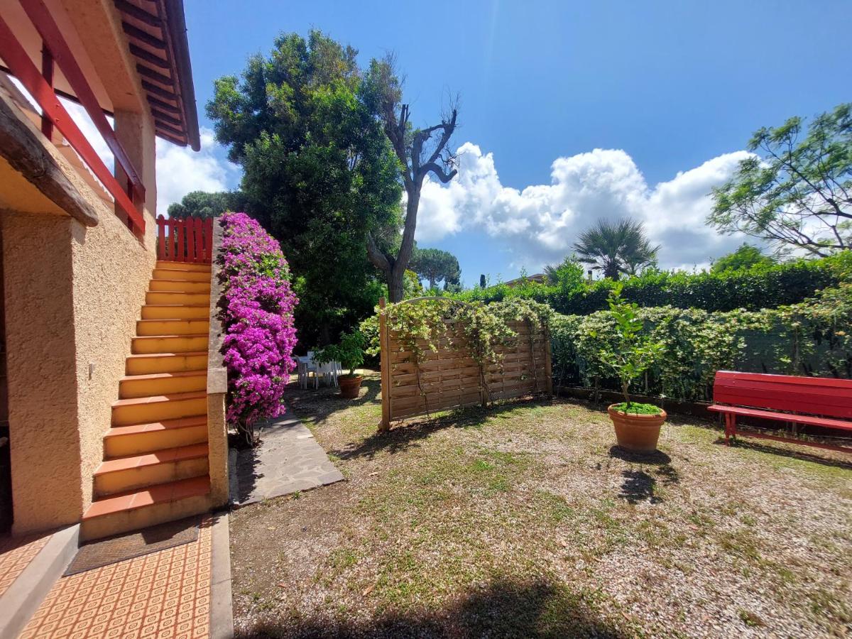 Villa Giolù a pochi passi dal mare - B&B Magazzini