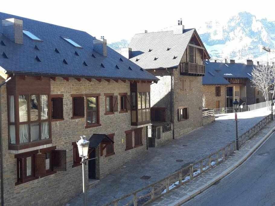 La casita de Carol, apartamento con piscina y spa - B&B Panticosa