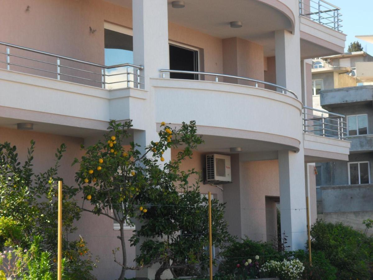 Appartamento con 2 Camere da Letto e Terrazza 