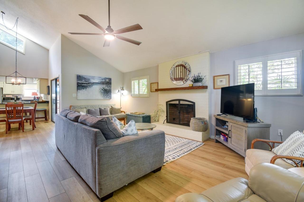 Walk to North Myrtle Beach Family-Friendly Home! - Chambres d’hôtes