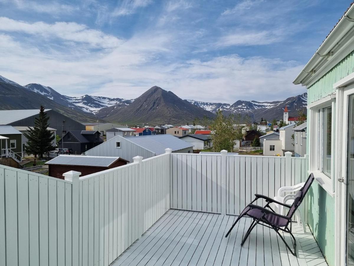B&B Siglufjörður - The Painter's house with view and balcony - Bed and Breakfast Siglufjörður