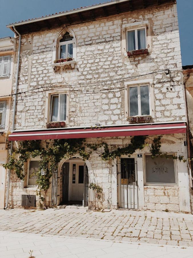 The Bungalow by the Sea in Historic Poreč Old City - Chambres d’hôtes Poreč