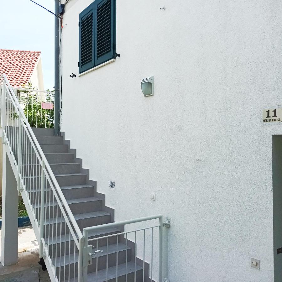 JesLiving Hvar - Elegant 2 Bedroom Apartment near the Sea in Historic Center of Hvar Town - Chambres d'hôtes Hvar