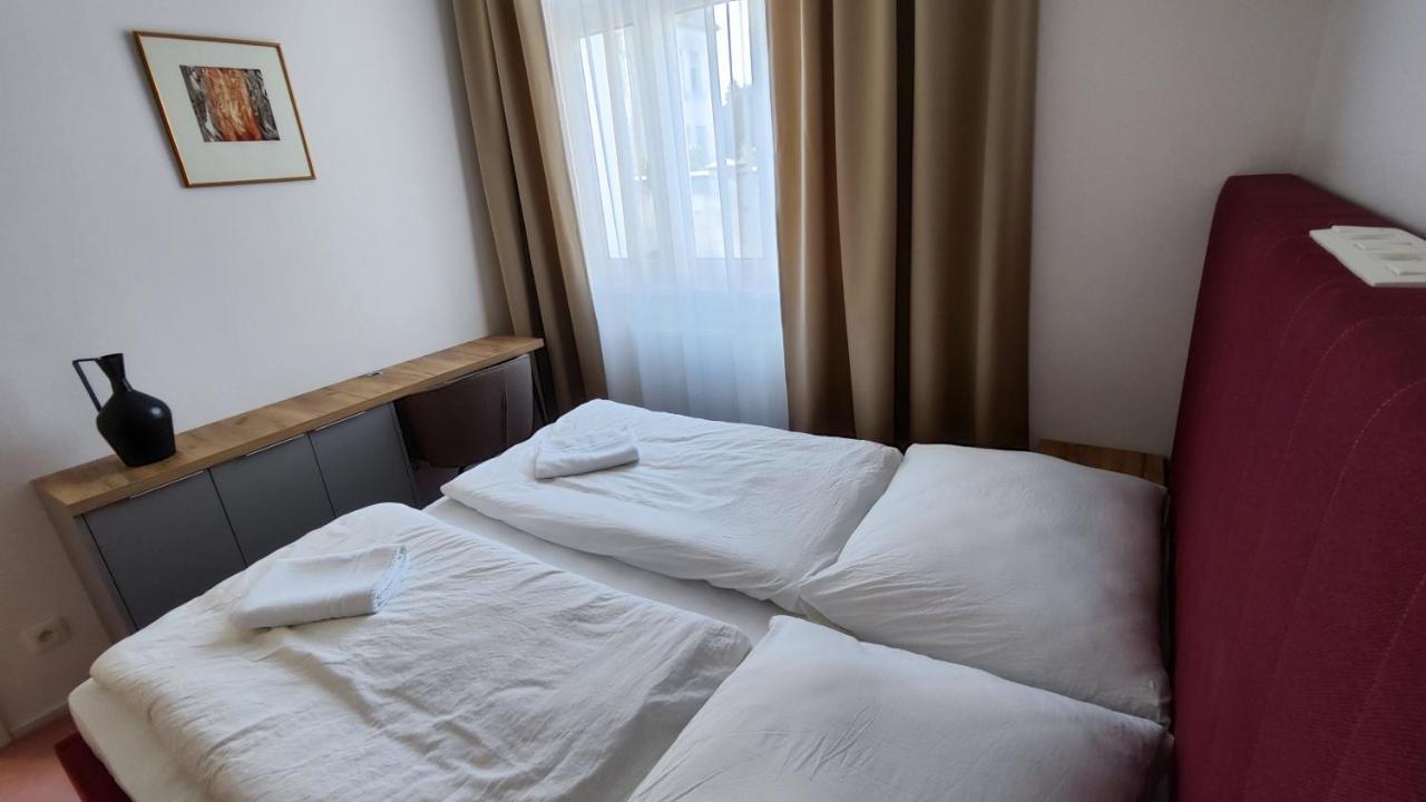 Deluxe Compact Suite