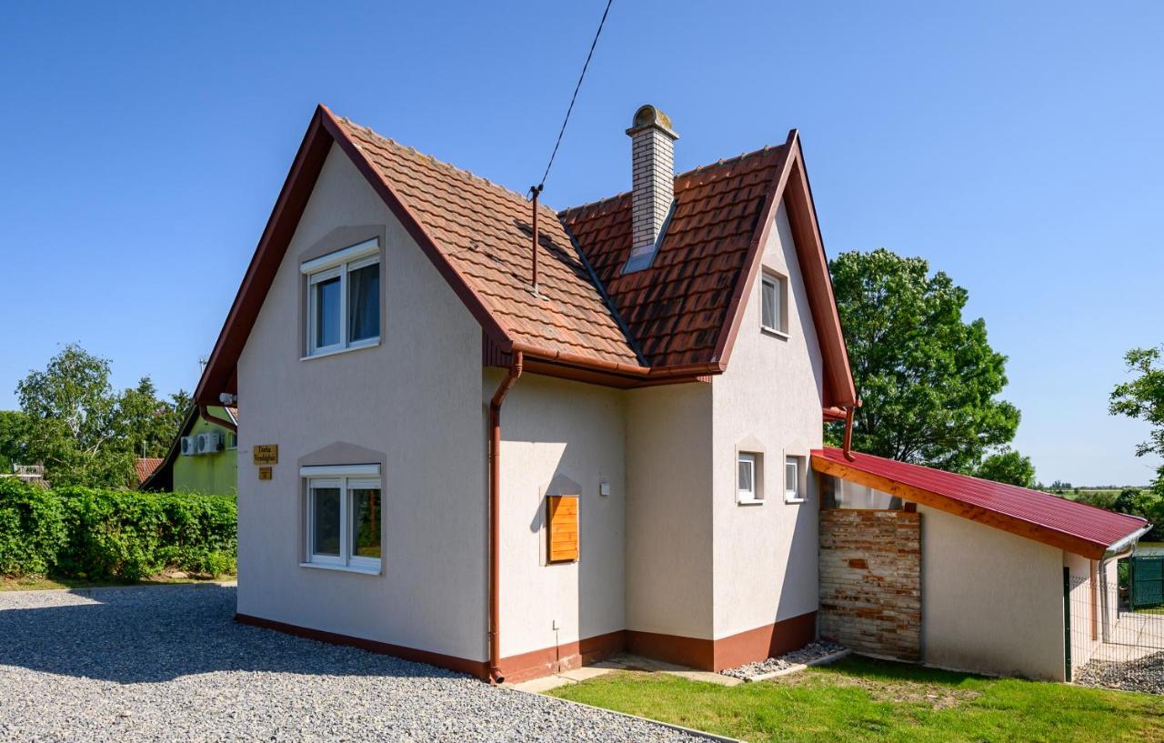 Dorka Vendégház - B&B