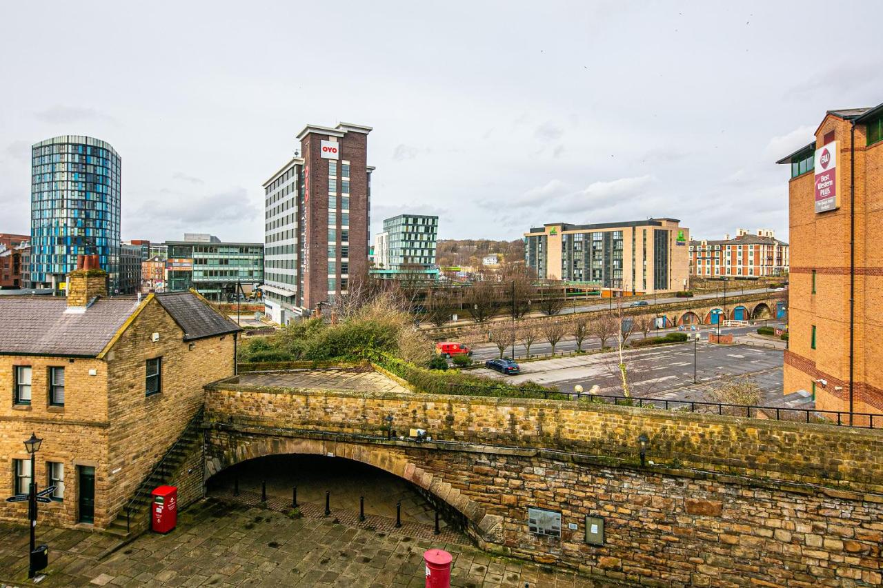 Beautiful 1-Bed Apartment in Grade Listed Warehouse - Victoria Quays, Sheffield City Centre, FREE Parking, Pet Friendly, Netflix - Bed and Breakfast