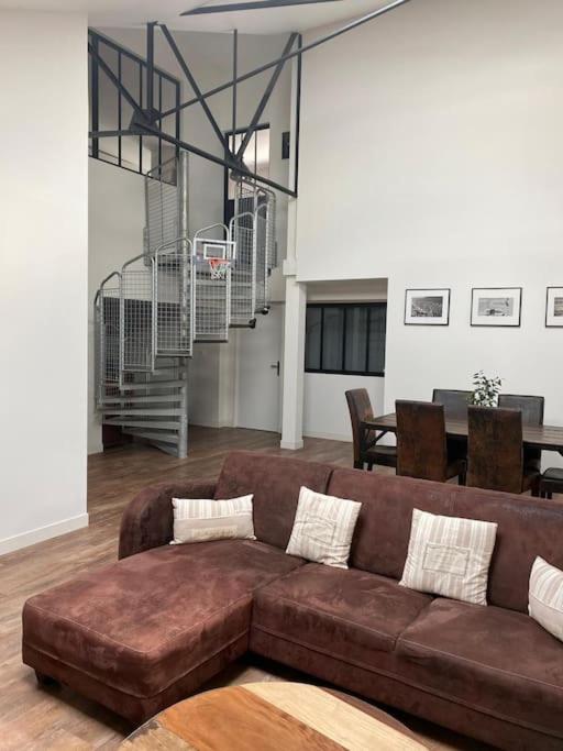 Loft proche centre ville Hôtes habitant à l étage - Ferienwohnung Laval