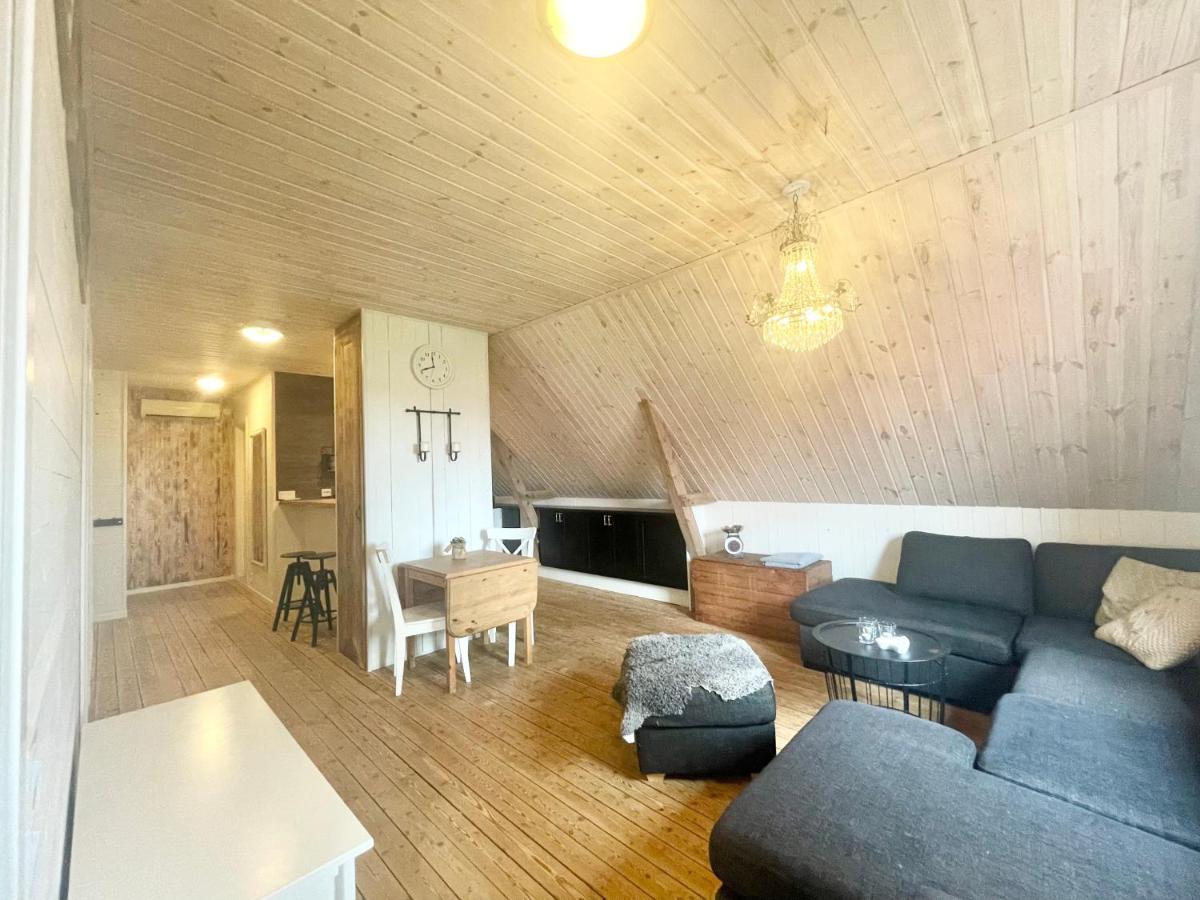 Lägenhet för större sällskap nära Gekås i Ullared - B&B