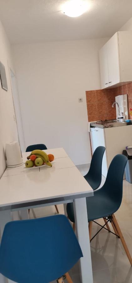 Appartamento con 2 Camere da Letto, Terrazza e Vista Mare