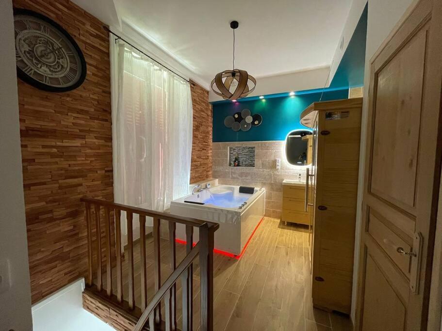 Suite d'amour et détente jacuzzi, sauna et massage - B&B Chartrettes