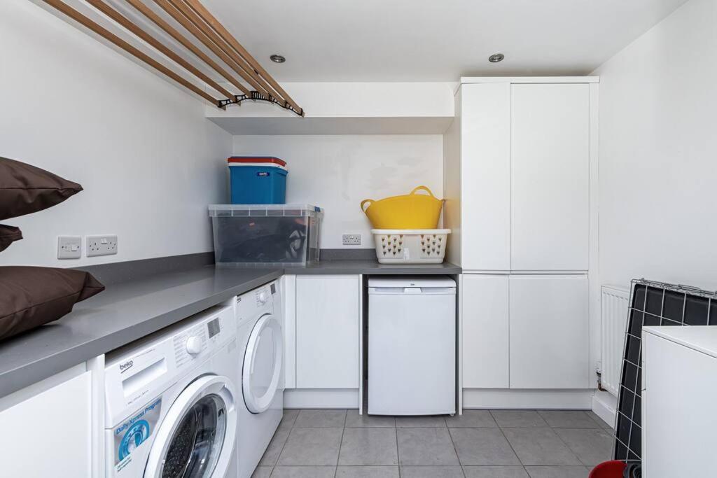 Family-Friendly Retreat between Beach & Mountains - B&B Morfa Bychan