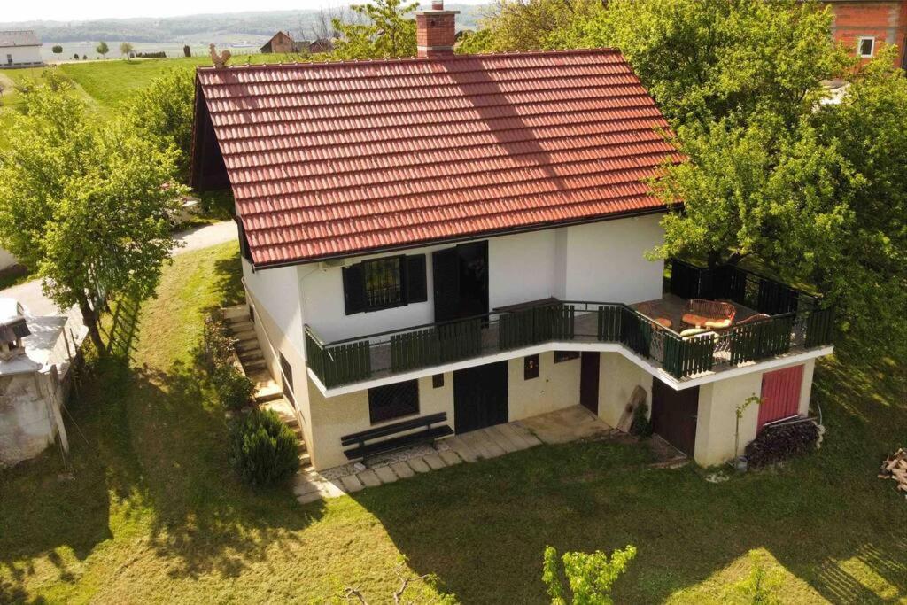 B&B Juršinci - A perfect house with a terrace and a view - Bed and Breakfast Juršinci