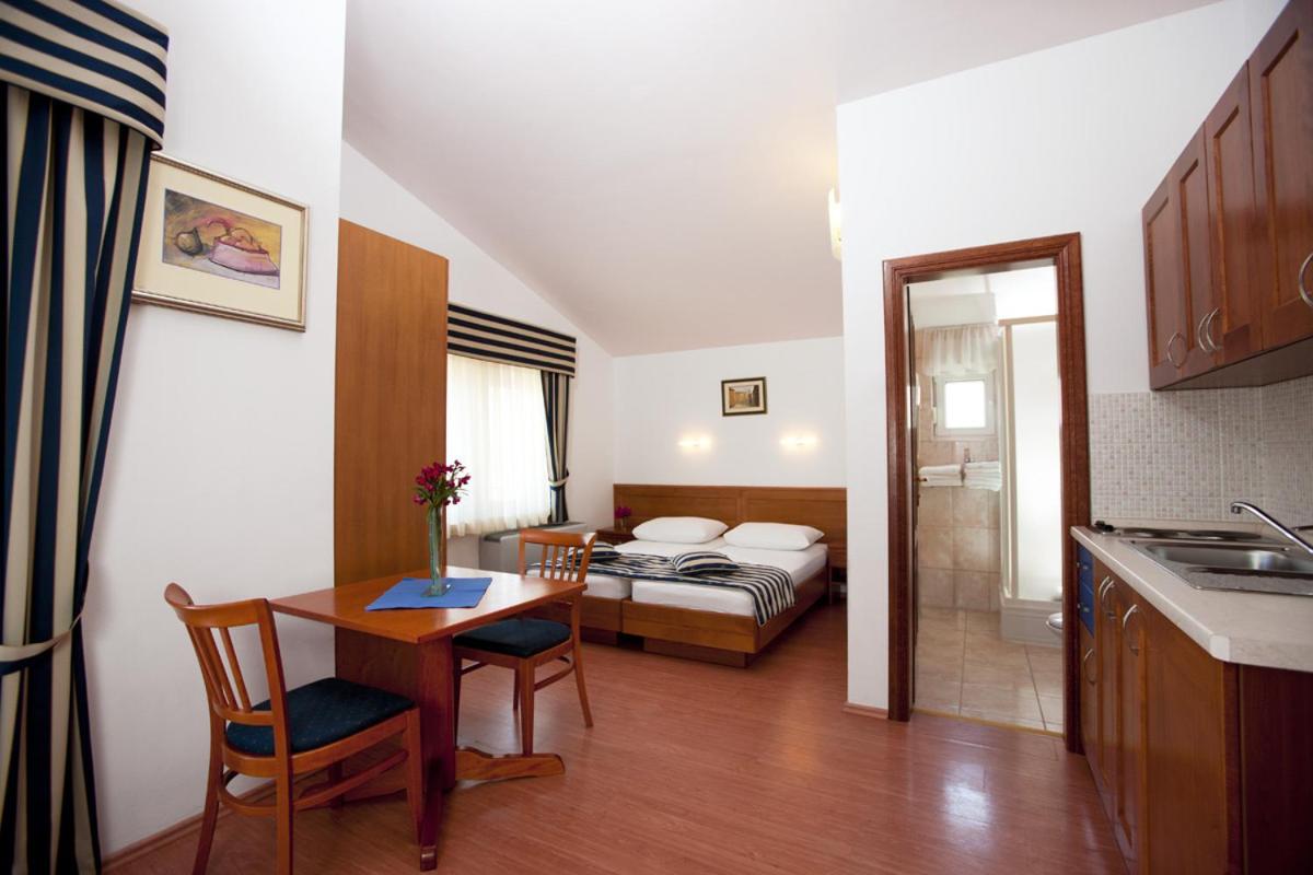 Apartment Junior with Balcony and Sea View