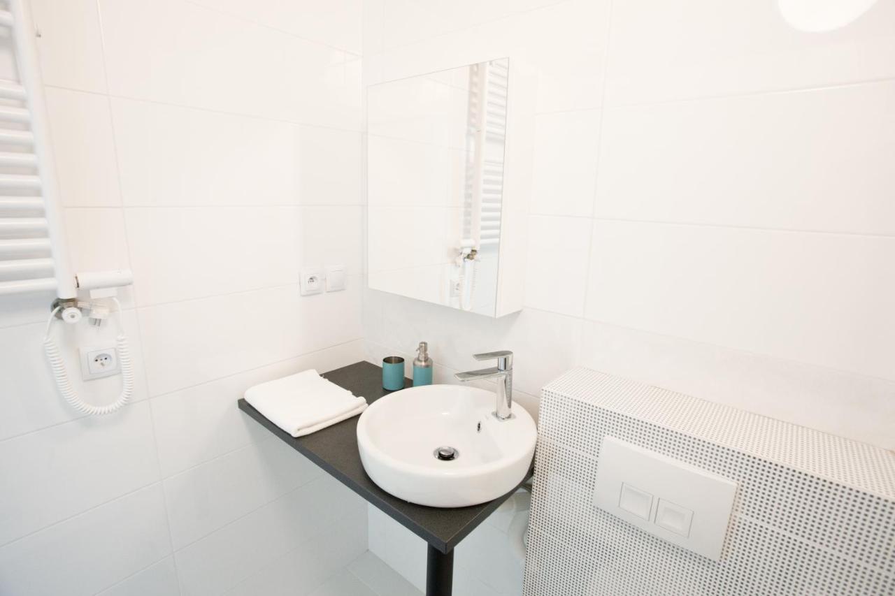One-Bedroom Apartment (1 - 3 Adults)