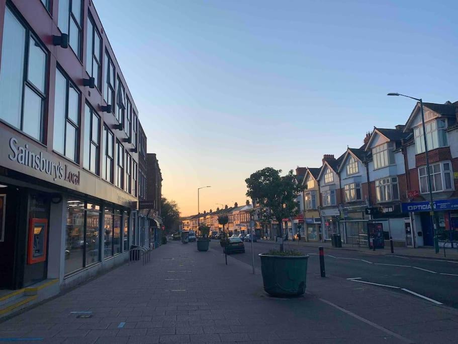 Stunning Bright Two Bedroom Apartment In Southbourne - B&B