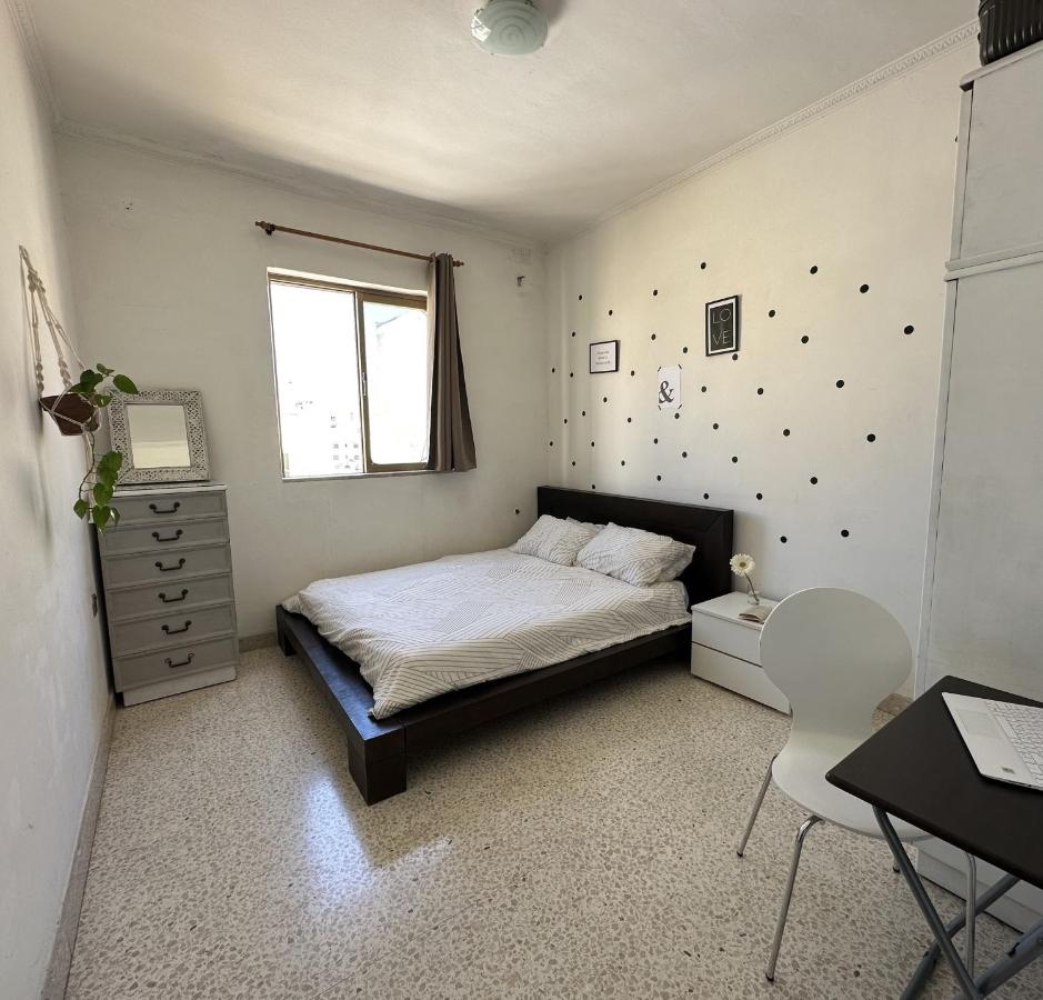 St Julian Rainbow - Bed and Breakfast San Ġiljan