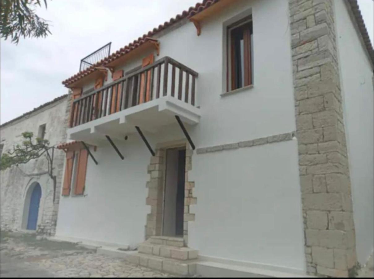 Villa delux - Bed and Breakfast Qeparo