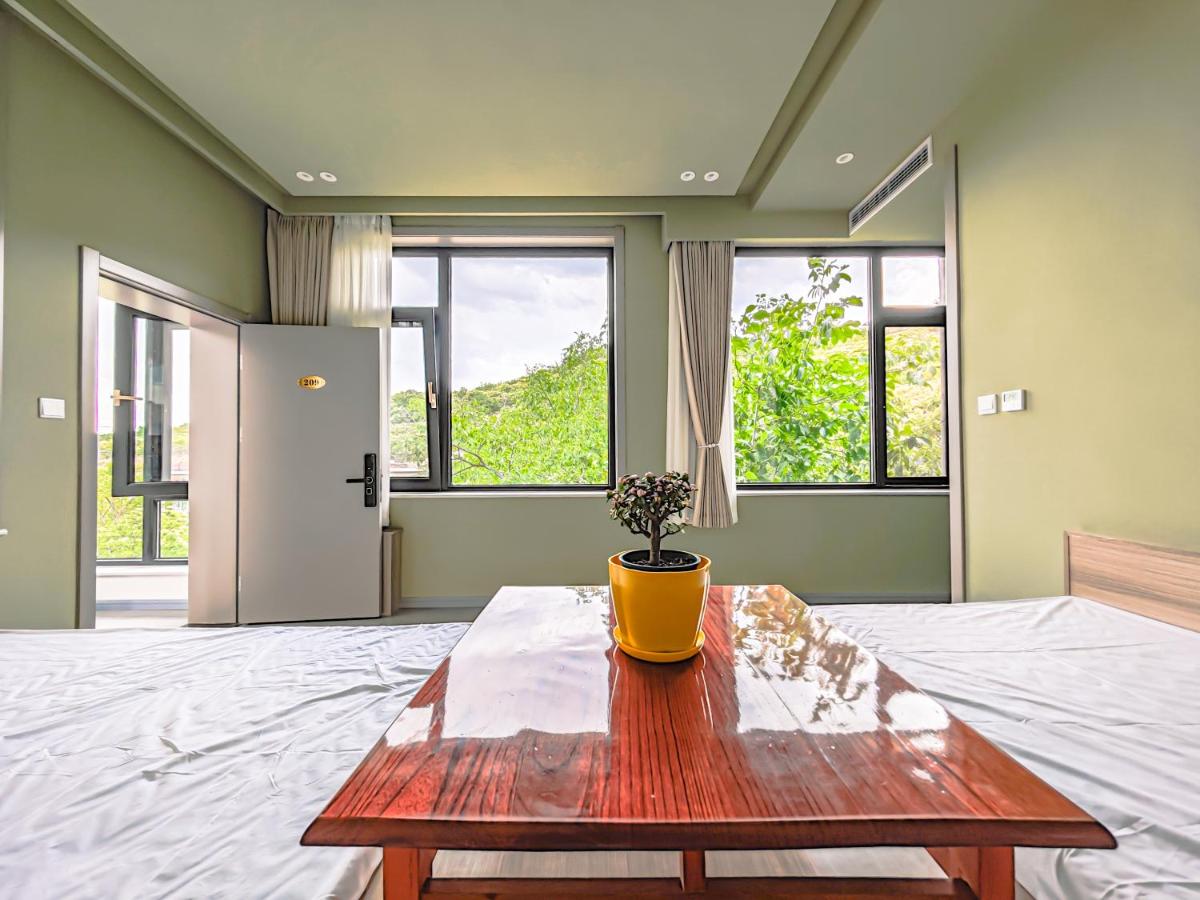 Dreibettzimmer mit Bergblick