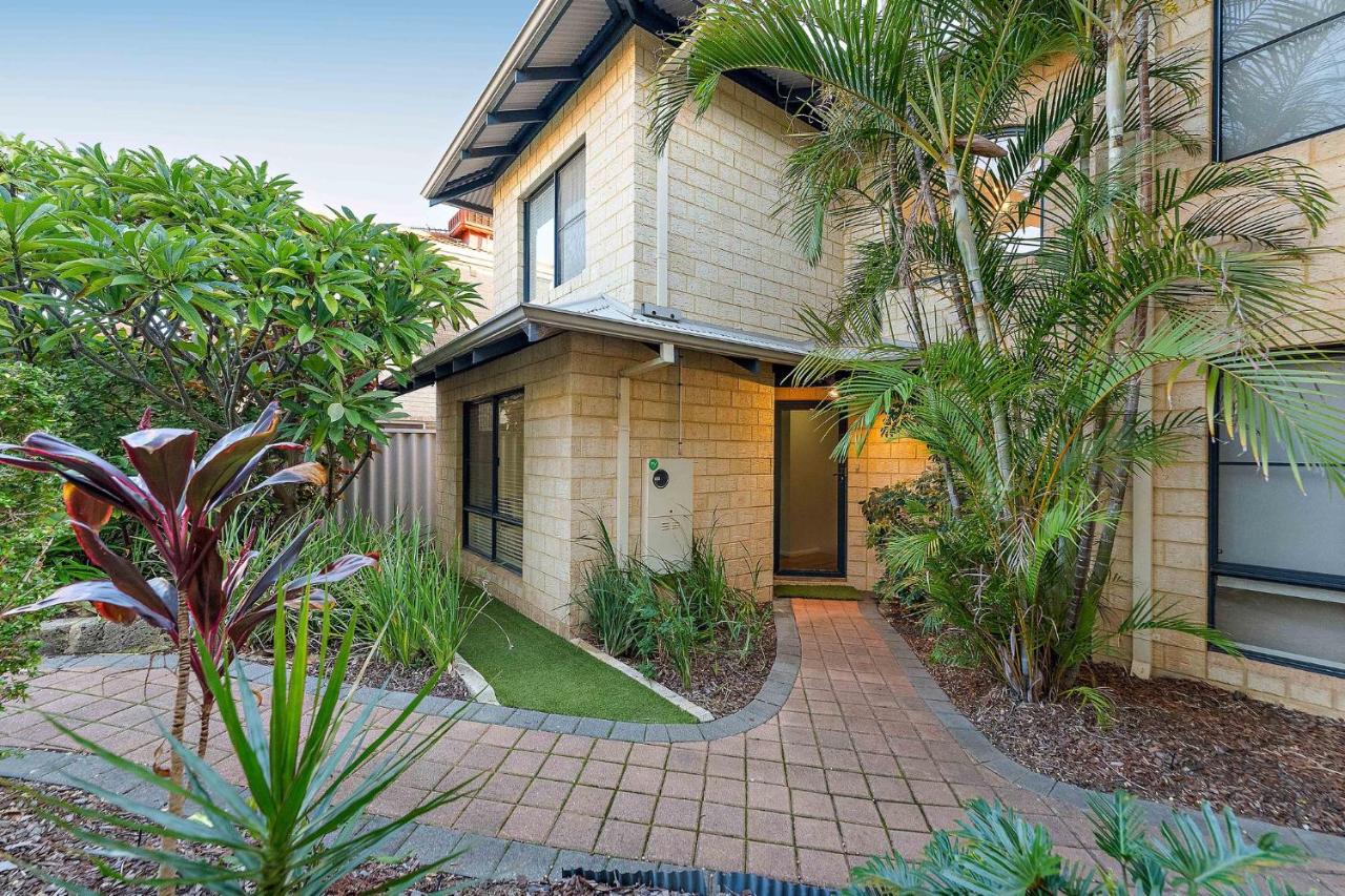 Modern Scarborough Townhouse - Bed and Breakfast Perth