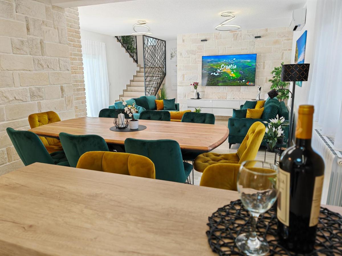 Luxury Villa Nikoma with heated pool and whirlpool - B&B Ðugumi