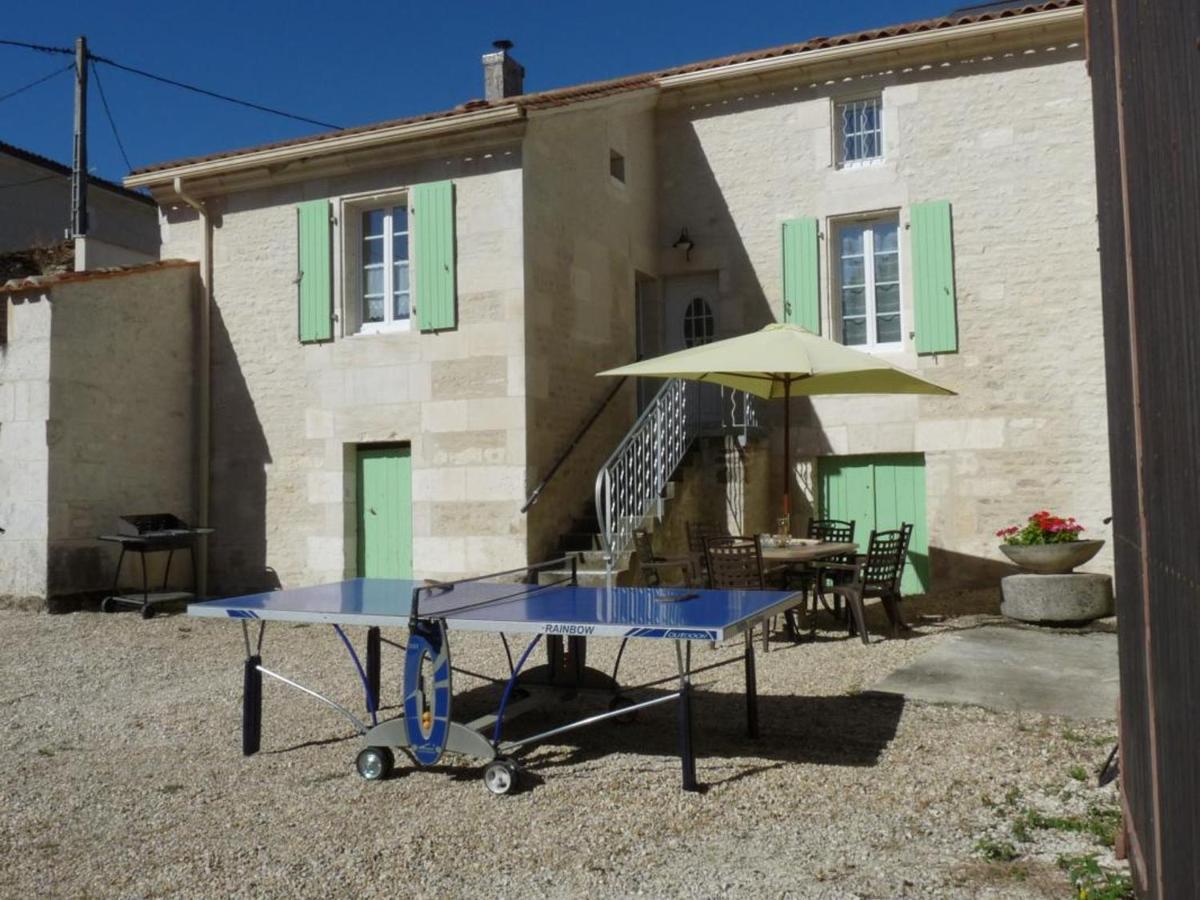 Maison de charme en pierres, avec terrasse, jardin, vélos, poêle à bois et borne de recharge électrique - FR-1-653-79 - B&B