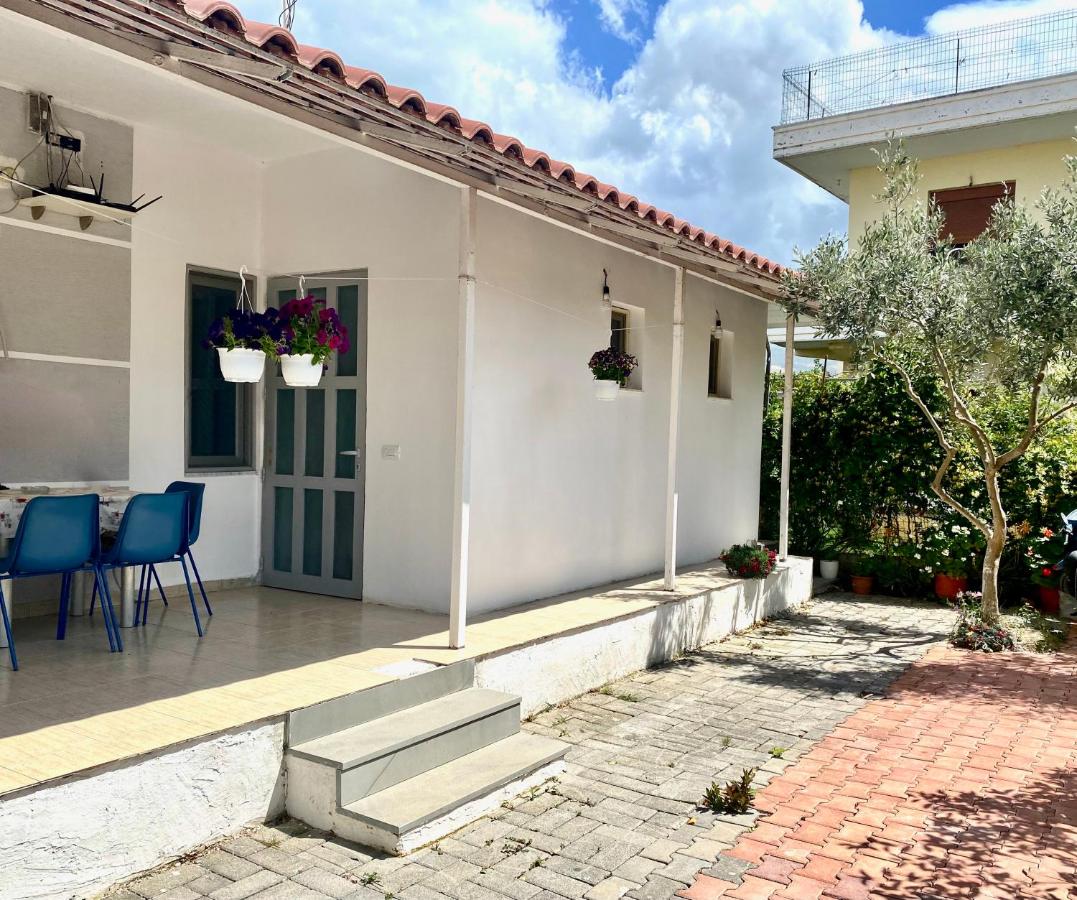 Mateo Villa Vlore - Bed and Breakfast