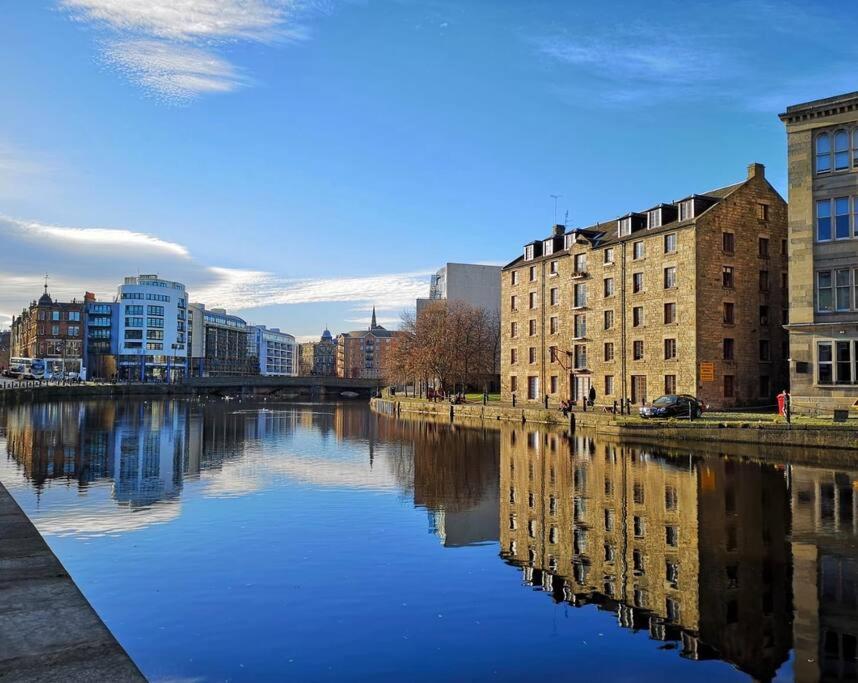 Vibrant Apartment at The Shore in Leith - Chambres d’hôtes Édimbourg