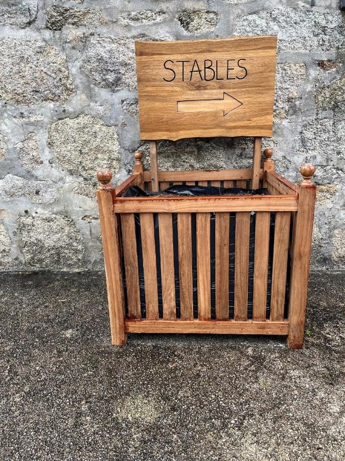The Stables - Detached Cottage with Private Garden & Hot Tub - B&B