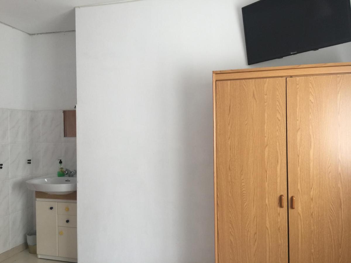Single Room with Shared Bathroom