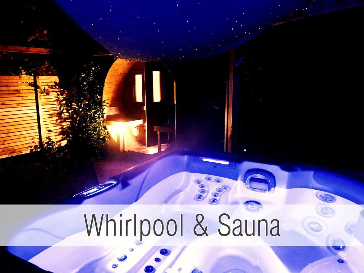 B&B Waldkirchen - Hütte41: Ganze Hütte nah am See mit privatem Whirlpool, Sauna. Umzäunt. - Bed and Breakfast Waldkirchen