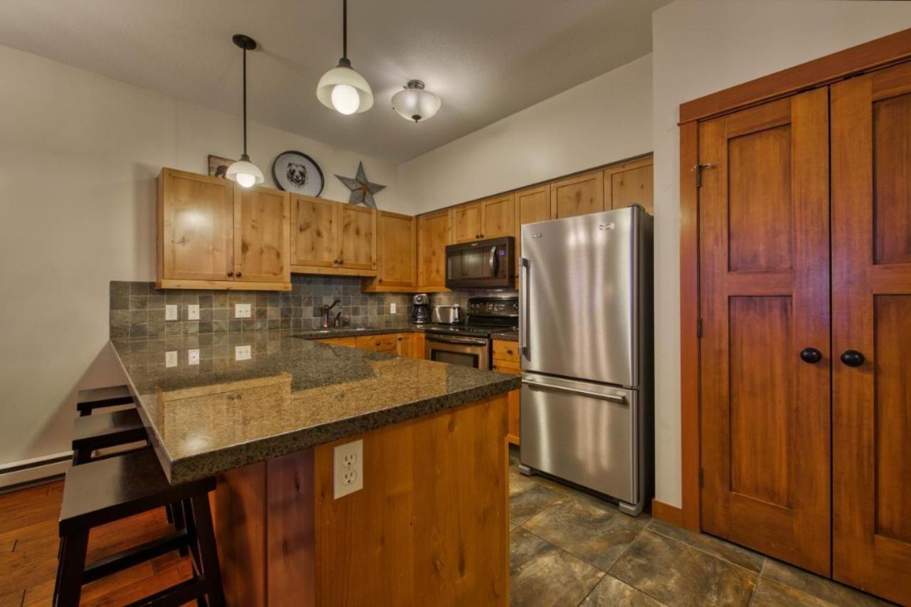 Settlers Crossing #08 by Bear Country - B&B Sun Peaks