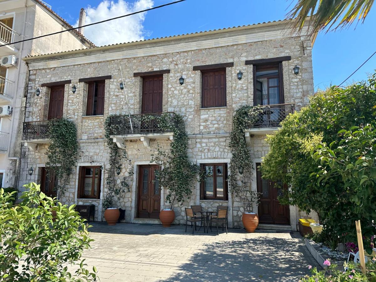 B&B Vonitsa - SeaFront Stone Suites - Bed and Breakfast Vonitsa