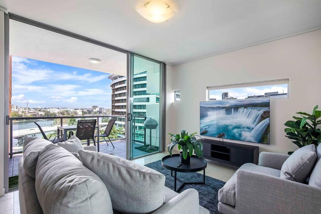 B&B Brisbane - Stadium Vue, 3Bd,Riverview Pool, 300m to S/Stadium - Bed and Breakfast Brisbane